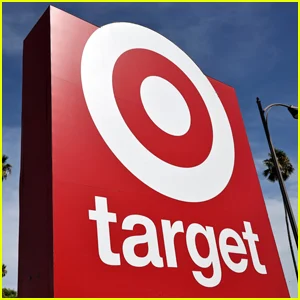 Pai de três filhos morre em tiroteio fatal fora do alvo por suposta disputa de estacionamento: ‘Uma perda inimaginável’