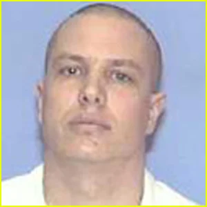 Preso do Texas executado 27 anos após o assassinato de seu ex e seu novo parceiro compartilha as palavras finais com as famílias das vítimas