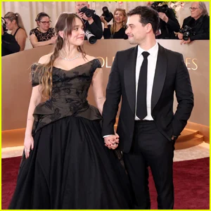 Quem é o acompanhante de Aimee Lou Wood no Globo de Ouro de 2026? Conheça o namorado Adam Long!