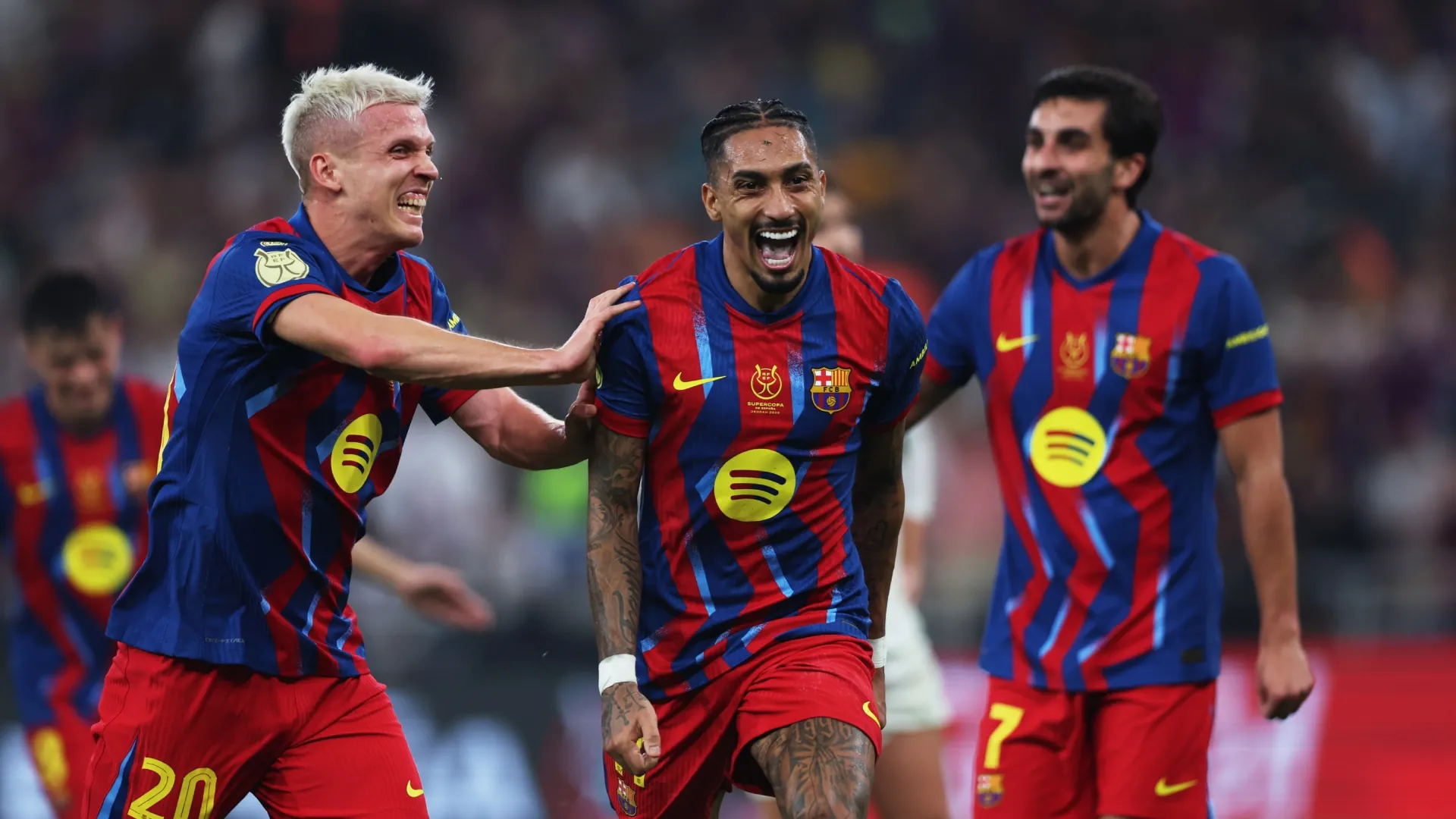 Raphinha do FC Barcelona comemorando o gol contra o Real Madrid.