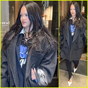 Rihanna parece elegante com casaco grande para jantar em Nova York