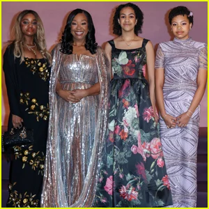 Shonda Rhimes e suas três filhas participam da estreia da 4ª temporada de 'Bridgerton' em Paris!