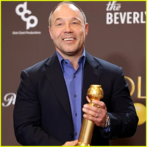 Stephen Graham revela como perdeu o troféu do Globo de Ouro logo após vencer por 'Adolescência'