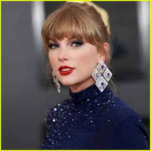 Taylor Swift fica glamourosa com vestido dourado para o casamento de Este Haim em Nova York, vista saindo com Stevie Nicks