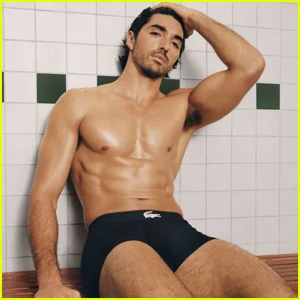 Taylor Zakhar Perez fica só de cueca para a campanha quente da Lacoste! (Fotos e Vídeo)