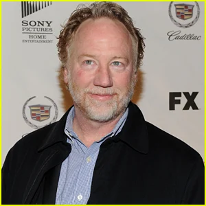 Timothy Busfield desaparecido 3 dias após a emissão do mandado de prisão, US Marshals Service intervindo para ajudar