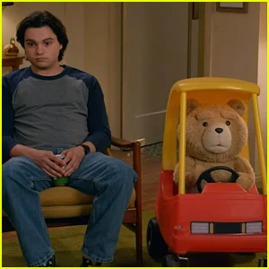 Trailer da 2ª temporada de 'Ted': Ted e John Bennett entram na idade adulta na série Peacock - assista agora!
