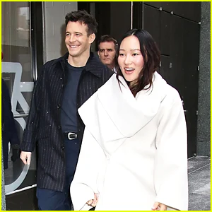 Yerin Ha, de Bridgerton, explica por que ela estava feliz usando uma fantasia de empregada doméstica em vez de vestidos de baile