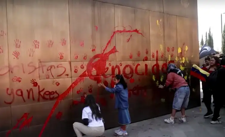 Brasília (DF), 04/01/2026 -  Venezuelan diaspora in Mexico divided over U.S. action, police intervene to separate groups
Frame Reuters/Proibida reprodução