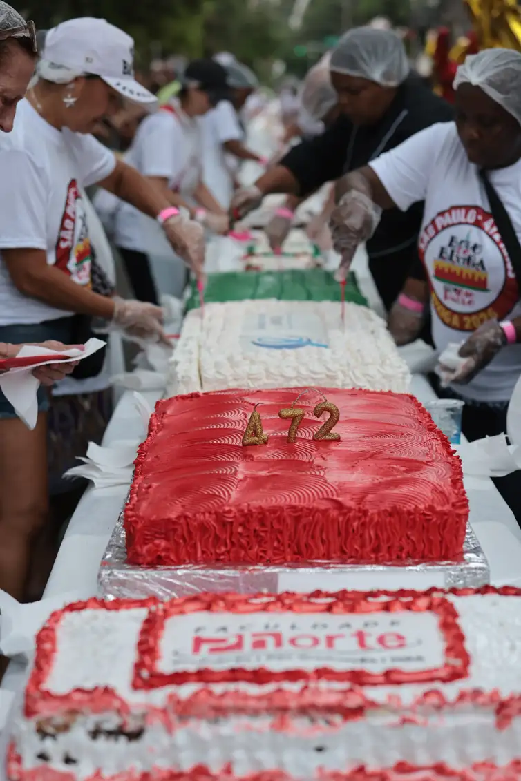 São Paulo (SP), 05/01/2026 - Bolo de aniversário em comemoração aos 472 anos de São Paulo, no bairro do Bixiga.  Foto: Paulo Pinto/Agência Brasil
