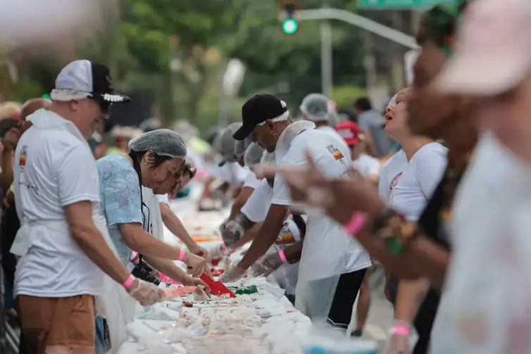 São Paulo (SP), 05/01/2026 - Bolo de aniversário em comemoração aos 472 anos de São Paulo, no bairro do Bixiga.  Foto: Paulo Pinto/Agência Brasil
