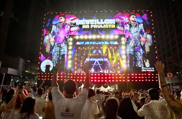 Sérgio Barzaghi/Prefeitura SP São Paulo (SP), 01/01/2026 - Pessoas participam da virada de ano do réveillon da Avenida Paulista. Foto: Sérgio Barzaghi/Prefeitura SP