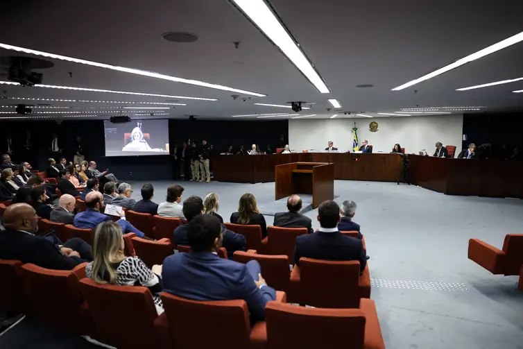 Brasília (DF), 11/09/2025 - Sessão na Primeira Turma do Supremo Tribunal Federal (STF), que realiza o quinto dia de julgamento dos réus do Núcleo 1 da trama golpista, formado pelo ex-presidente Jair Bolsonaro e mais sete aliados. Foto: Marcelo Camargo/Agência Brasil