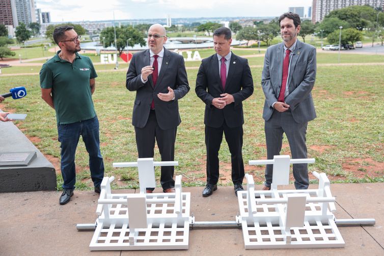 Joédson Alves/Agência Brasil Brasília (DF), 02/02/2026 – Da esquerda para direita, gerente de projetos, William zambelli (Seja:Digital), presidente da EBC, André Basbaum, broadcasting do MCom, Nelson Alves, conselheiro da Anatel, Octavio Penna, durante montagem da primeira estação de TV 3.0, essa estrutura será responsável por veicular as programações da EBC e da Rede Legislativa.
Foto: Joédson Alves/Agência Brasil