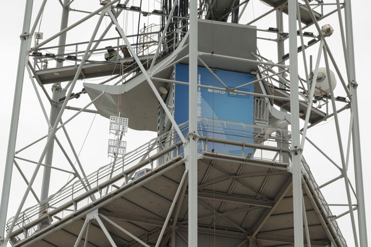 Joédson Alves/Agência Brasil Brasília (DF), 02/02/2026 – Montagem da primeira estação de TV 3.0 (Detalhe da antena branca), essa estrutura será responsável por veicular as programações da EBC e da Rede Legislativa.
Foto: Joédson Alves/Agência Brasil