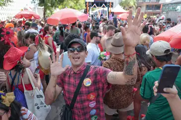 Brasília (DF), 14/02/2026 - Carnaval de rua Bloco Aparelhinho no setor bancário sul, Iago Roberto.
Foto: Joédson Alves/Agência Brasil