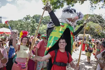 Brasília (DF), 17/02/2026 - Gabriel Balarine com sua fantasia de saruê participa do carnaval de rua no Bloco Calango Careta.
Foto: Joédson Alves/Agência Brasil