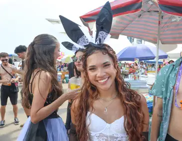 Valter Campanato/Agência Brasil Brasília (DF), 14/02/2026 – A biologa Clarice Pontes fala com Agência Brasil, durante apresentação do Bloco do Amor no museu da republica.
Foto: Valter Campanato/Agência Brasil