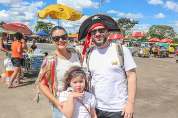 Valter Campanato/Agência Brasil Brasília (DF), 14/02/2026 – A família Ricardo Mauricio com sua esposa e filha fala com Agência Brasil, durante apresentação do Bloco do Amor no museu da republica.
Foto: Valter Campanato/Agência Brasil