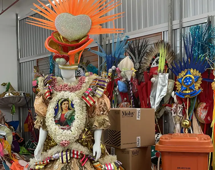 03/02/2026 - Projeto Sustenta Carnaval que faz reciclagem das fantasias dos desfiles da Marquês de Sapucaí. Foto: Projeto Sustenta Carnaval/Divulgação
