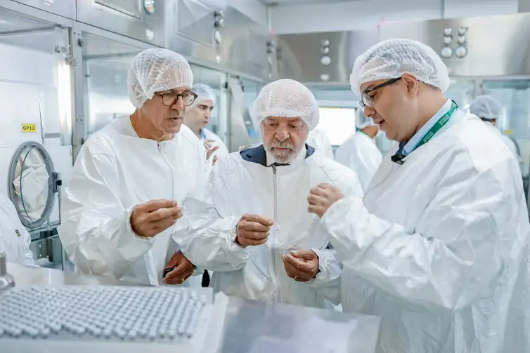 09.02.2026 - Presidente da República, Luiz Inácio Lula da Silva, durante visita ao Centro de Produção de Vacina contra a Dengue (PVD) do Instituto Butantan. São Paulo (SP) - Brasil
Foto: Ricardo Stuckert / PR