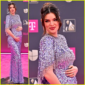 A esposa grávida de Marc Anthony, Nadia Ferreira, embala a barriguinha do bebê no Lo Nuestro Awards 2026 da Univision