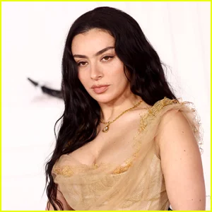 Álbum 'Wuthering Heights': Charli xcx estreia nova música para filme estrelado por Margot Robbie e Jacob Elordi - Ouça agora!
