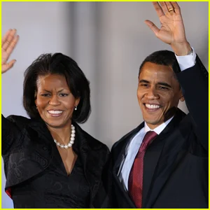 Barack Obama quebra o silêncio sobre vídeo racista que Trump postou sobre si mesmo e Michelle Obama como macacos