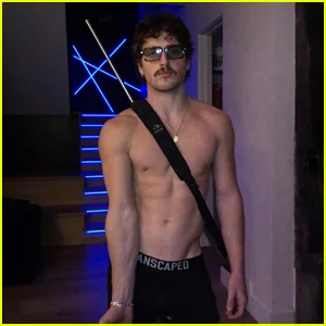 Benson Boone tira a roupa para fotos picantes do fim de semana do Super Bowl