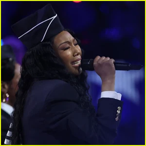 Brandy canta o hino nacional no NBA All-Star Game 2026 e as reações nas redes sociais são mistas