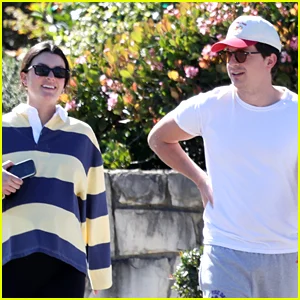 Charlie Puth e a esposa grávida Brooke Sansone saem para uma caminhada de fim de semana antes de dar as boas-vindas ao primeiro filho