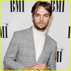 Conner Smith foi inocentado de citação de contravenção em acidente fatal na faixa de pedestres em 2025