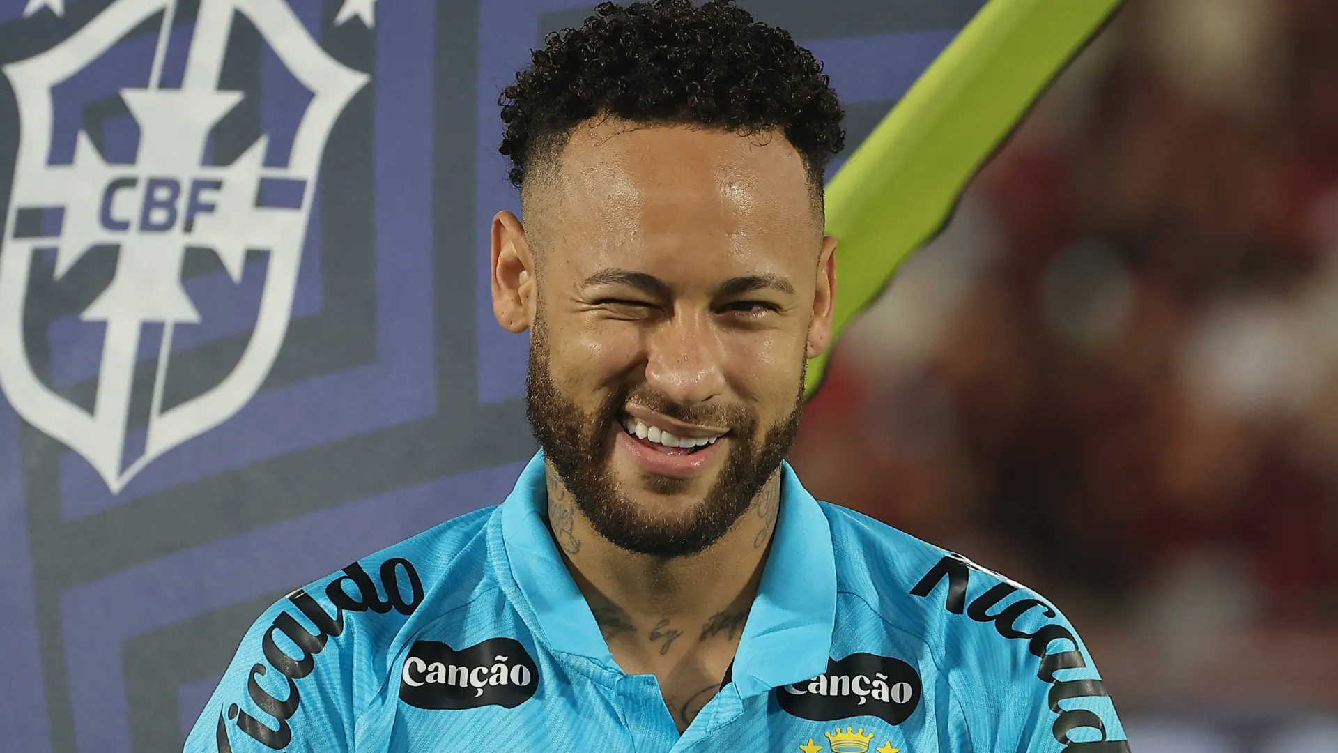 Neymar, astro do Santos FC, sorrindo