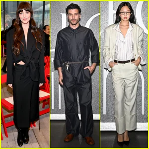Dakota Johnson, François Arnaud, Jennie Kim e muitas outras estrelas participam do desfile da Calvin Klein NYFW!
