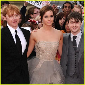 Daniel Radcliffe fala se ele falou com os co-estrelas de 'Harry Potter' Rupert Grint e Emma Watson sobre a nova adaptação da série da HBO