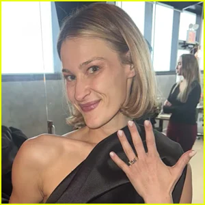 Destry Spielberg está noiva de Jake Herskowitz e estreia seu anel no Instagram!