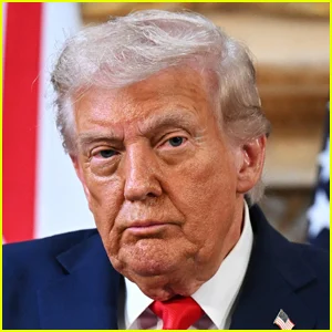 Donald Trump reage ao último despejo de arquivos de Epstein, onde ele é mencionado inúmeras vezes