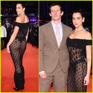 Dua Lipa fica atrevida em um vestido de renda preta enquanto apoia Callum Turner na estreia de 'Rosebush Pruning' Berlinale 2026