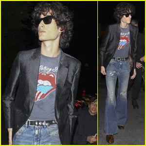 Estilo vintage rocker do Sombr Channel para sair à noite em Los Angeles, dias após o lançamento do vídeo de 'Homewrecker'