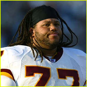 Ex-jogador da NFL Tre 'Johnson morto aos 54 anos, esposa confirma que ele faleceu 'de repente e inesperadamente'