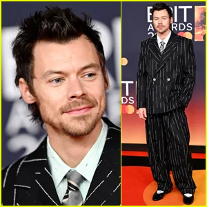 Harry Styles sai para o BRIT Awards 2026, seu primeiro tapete vermelho em 3 anos!