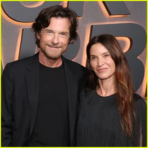 Jason Bateman diz que ficou sóbrio devido à ‘tensão’ em seu casamento com a esposa Amanda Anka