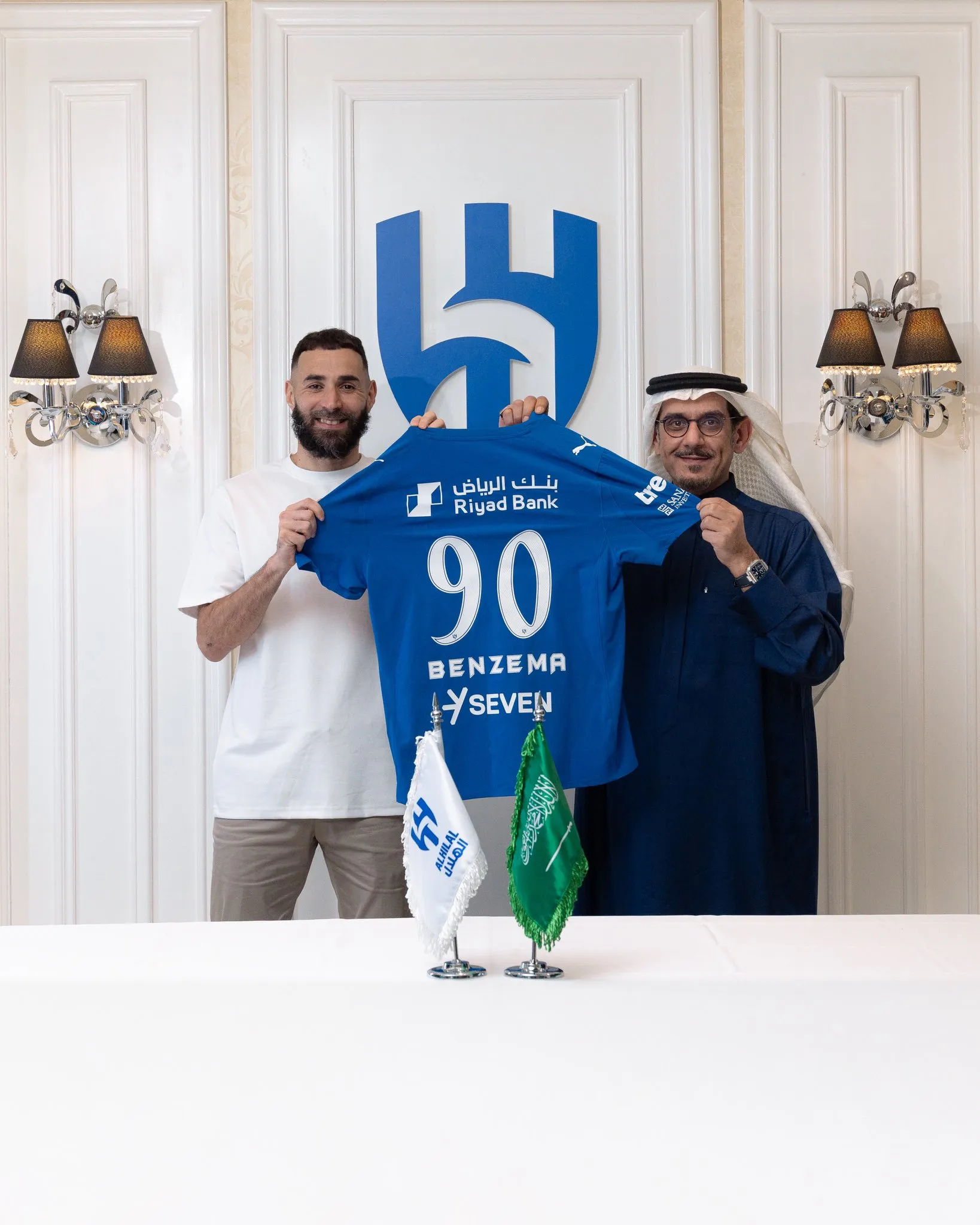 Karim Benzema é apresentado como novo jogador do Al Hilal.