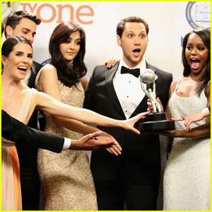 Karla Souza revela com quem ainda conversa do elenco de ‘How to Get Away With Murder’