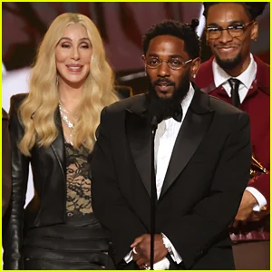 Kendrick Lamar presta homenagem a Luther Vandross após ganhar o disco do ano por 'Luther' no Grammy 2026