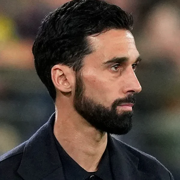 Kylian Mbappé pode perder mais partidas pelo Real Madrid, segundo o técnico Álvaro Arbeloa