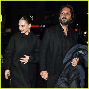 Lily James se junta ao ator de 'O Morro dos Ventos Uivantes' Shazad Latif para uma noite em Londres