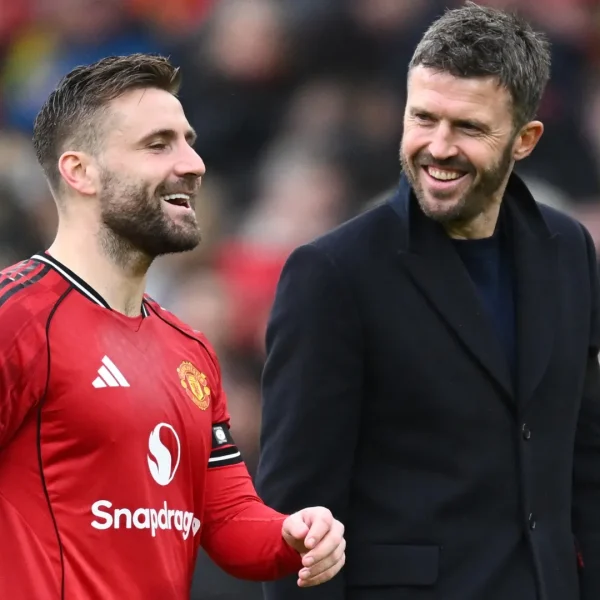 Michael Carrick recebe o apoio impressionante de duas estrelas do Manchester United em meio ao seu futuro incerto na Premier League