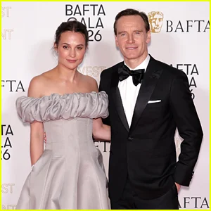 Michael Fassbender e Alicia Vikander parecem deslumbrantes juntos pela primeira aparição em mais de um ano