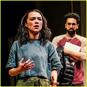 Midori Francis continua carreira no palco depois de deixar 'Grey's Anatomy', agora liderando a apresentação de 'Sylvia Sylvia Sylvia' em Los Angeles